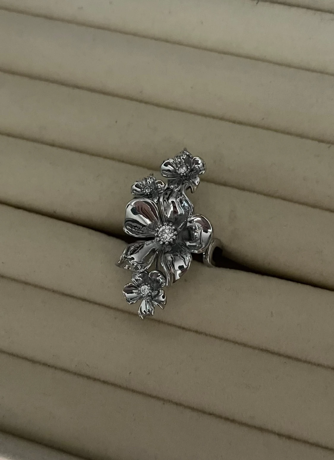 La Fleur Multi Ring - Ioaku inspirerad ring