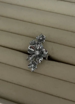 La Fleur Multi Ring - Ioaku inspirerad ring - Never used, silver plated and adjustable size. Stainless and nickel-free. If you have any more questions, feel free to reach out 🤗