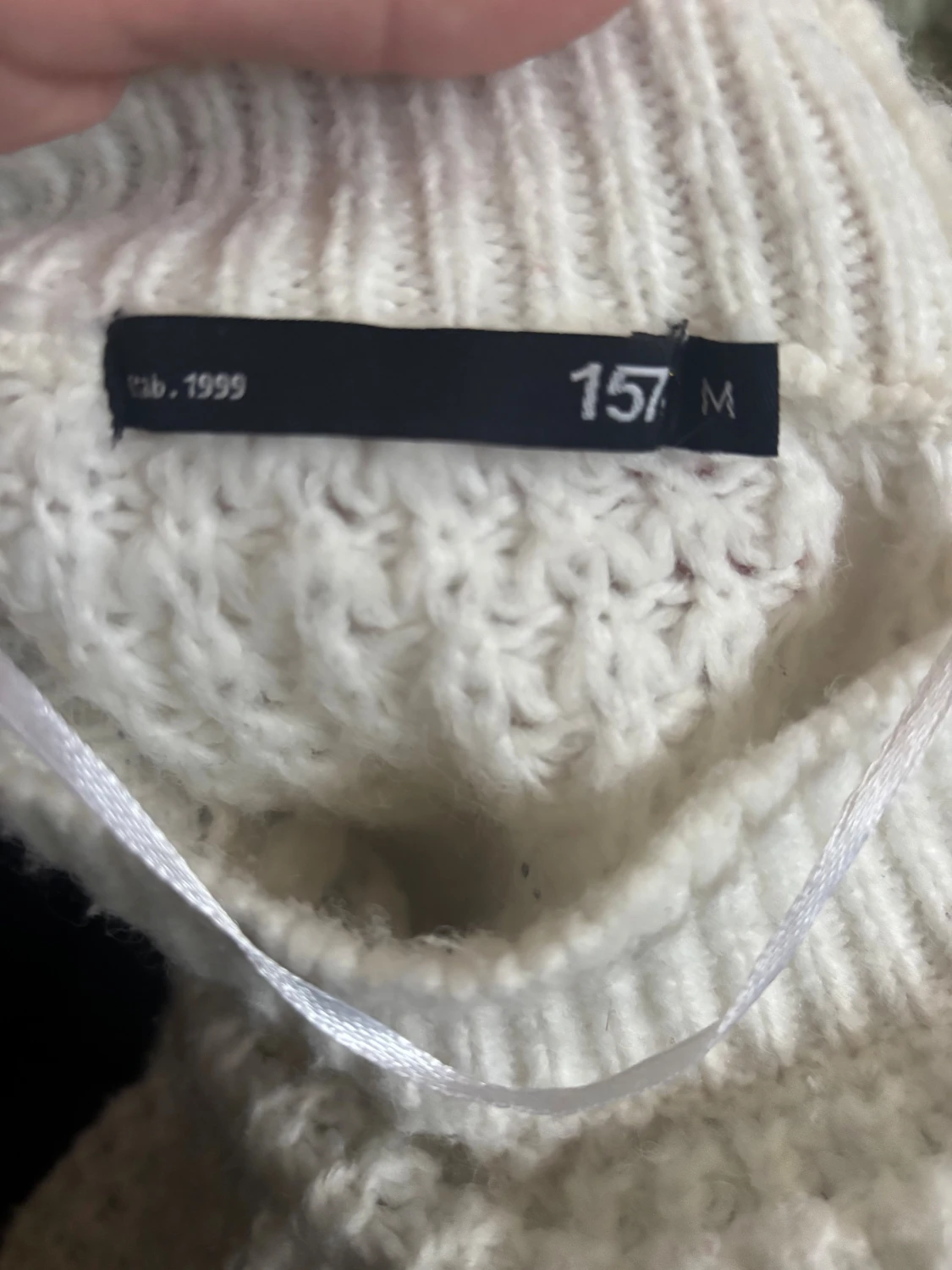 Vit stickad tröja från 157 - 1