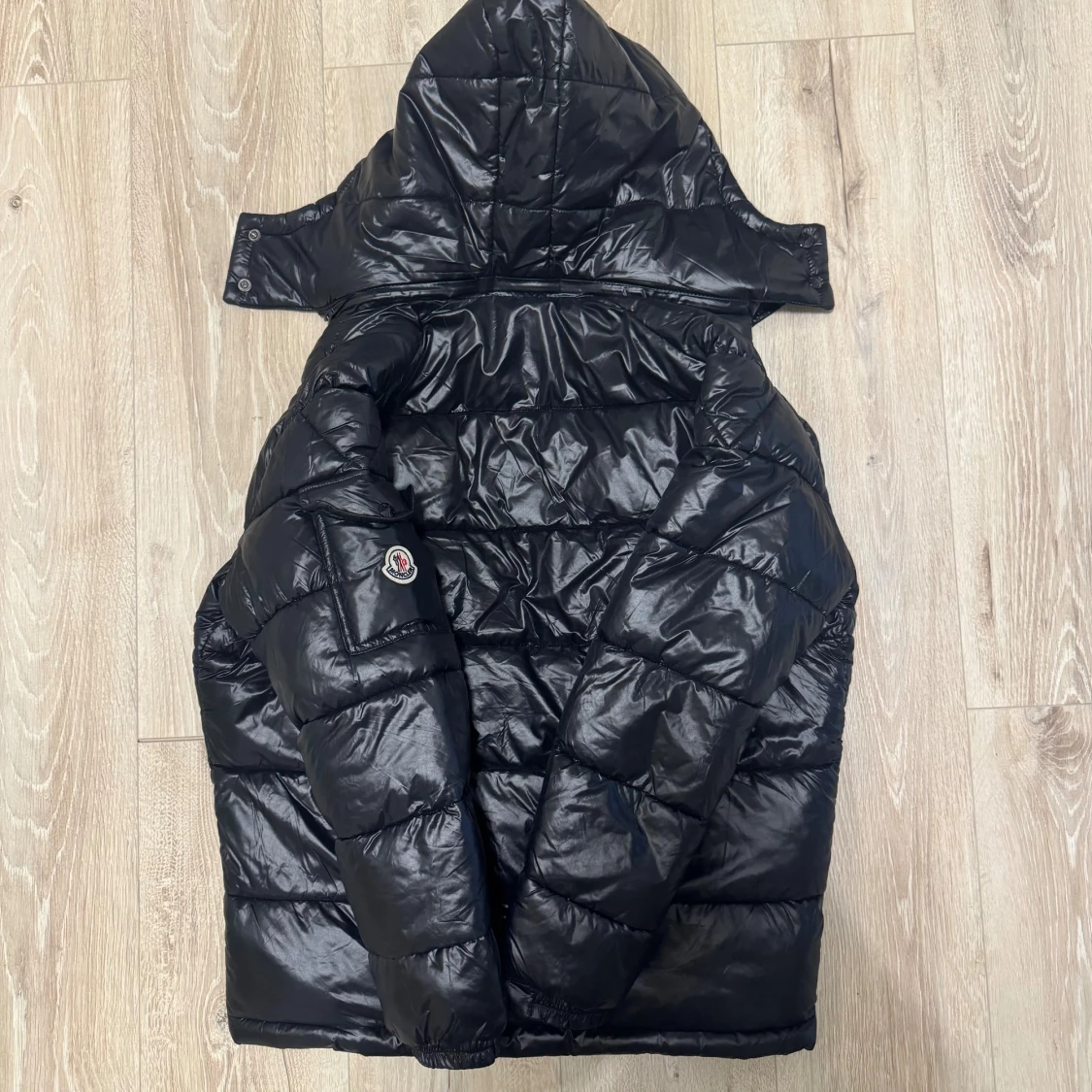 Svart Moncler pufferjacka med huva - 2