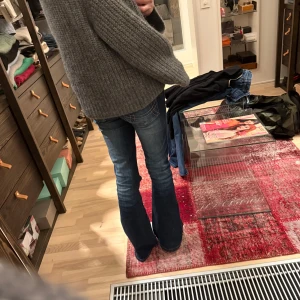 Lågmidjade jeans  - Säljer dessa lågmidjade jeans♥️♥️