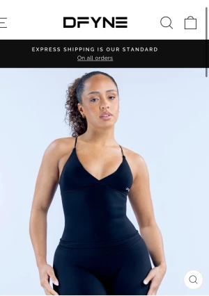 Dfyne topp - Vision kollektionen, för liten på mig tyvärr 🥲 kan skicka äkthetsbevis om det behövs! 🖤 nypris: 55$