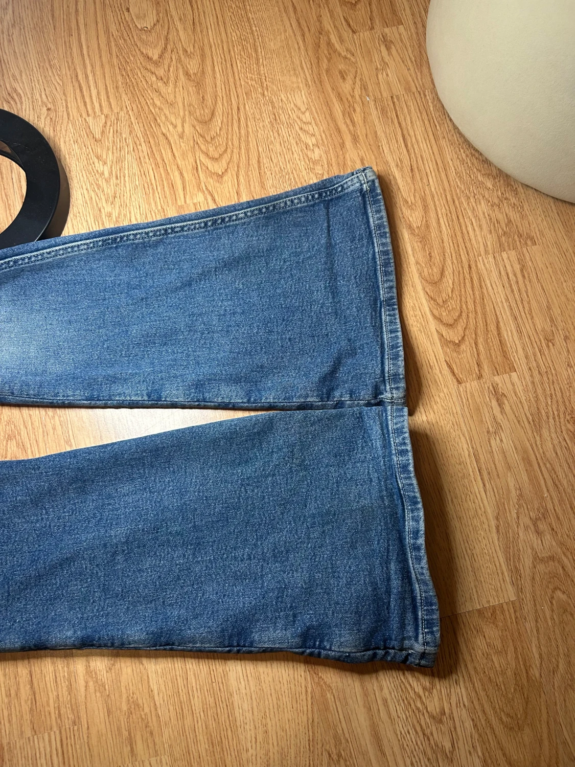 Blå bootcut jeans med fickor - 2