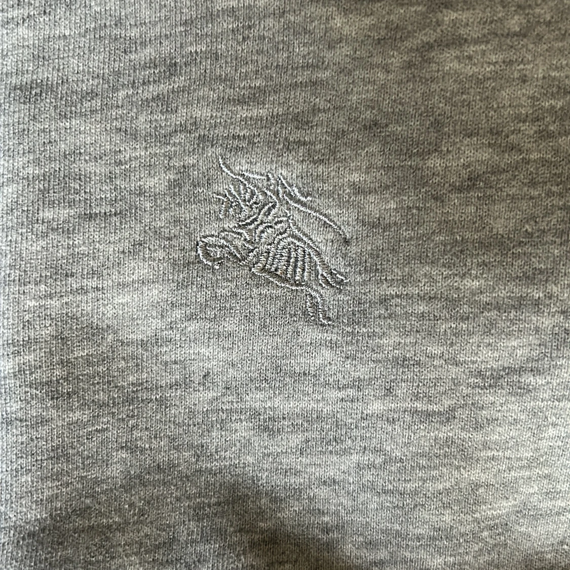 Grå hoodie från Burberry med dragkedja - 2