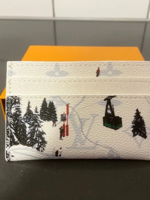 Korthållare  - Korthållare, oanvänd och ny, jätte sällsynt modell, allt som visas i bilden medföljer, skickas inom 24 timmar