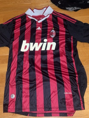 Retro milan tröja  - Skriv vid frågor