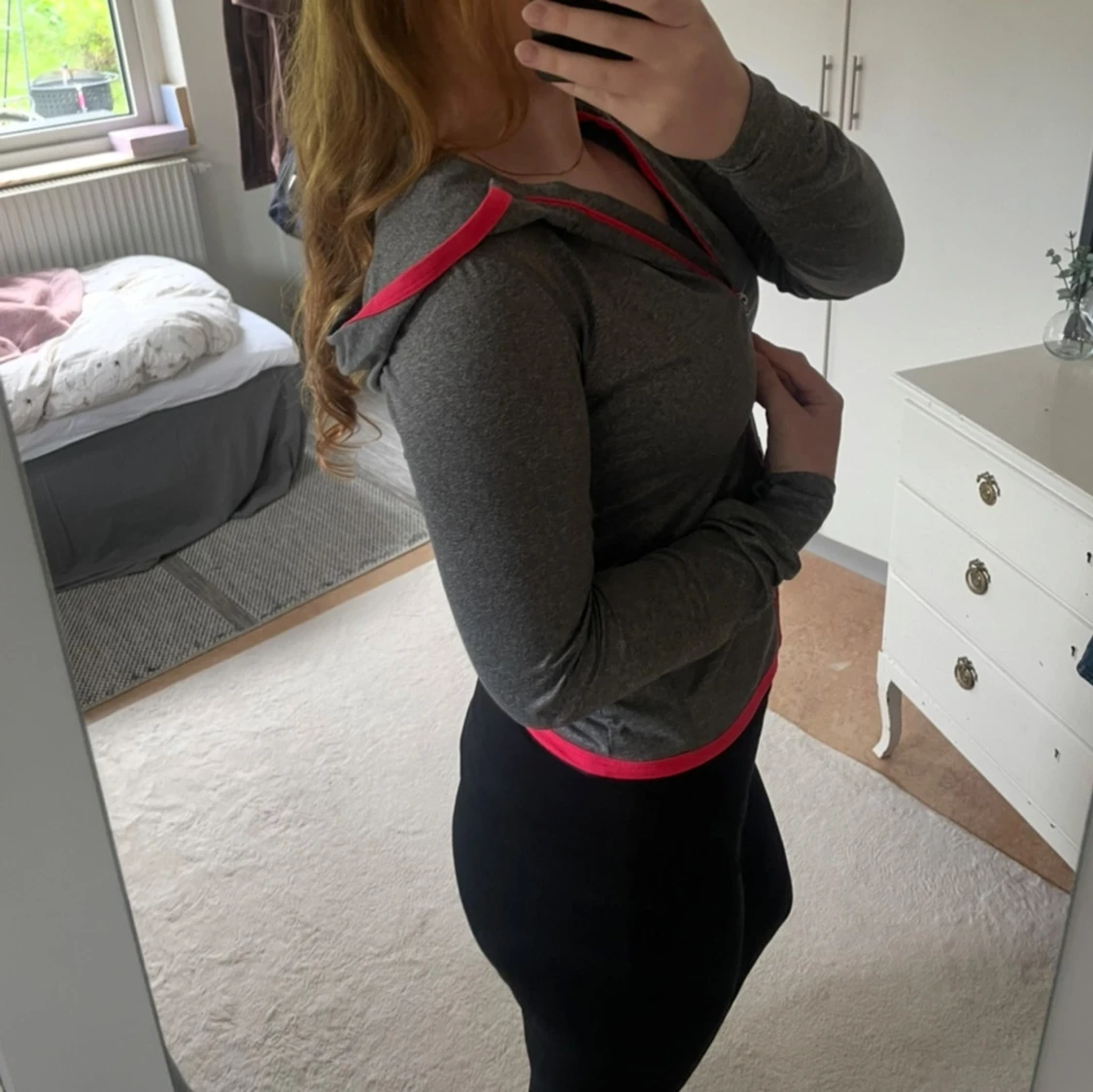 Grå träningströja med luva - 2