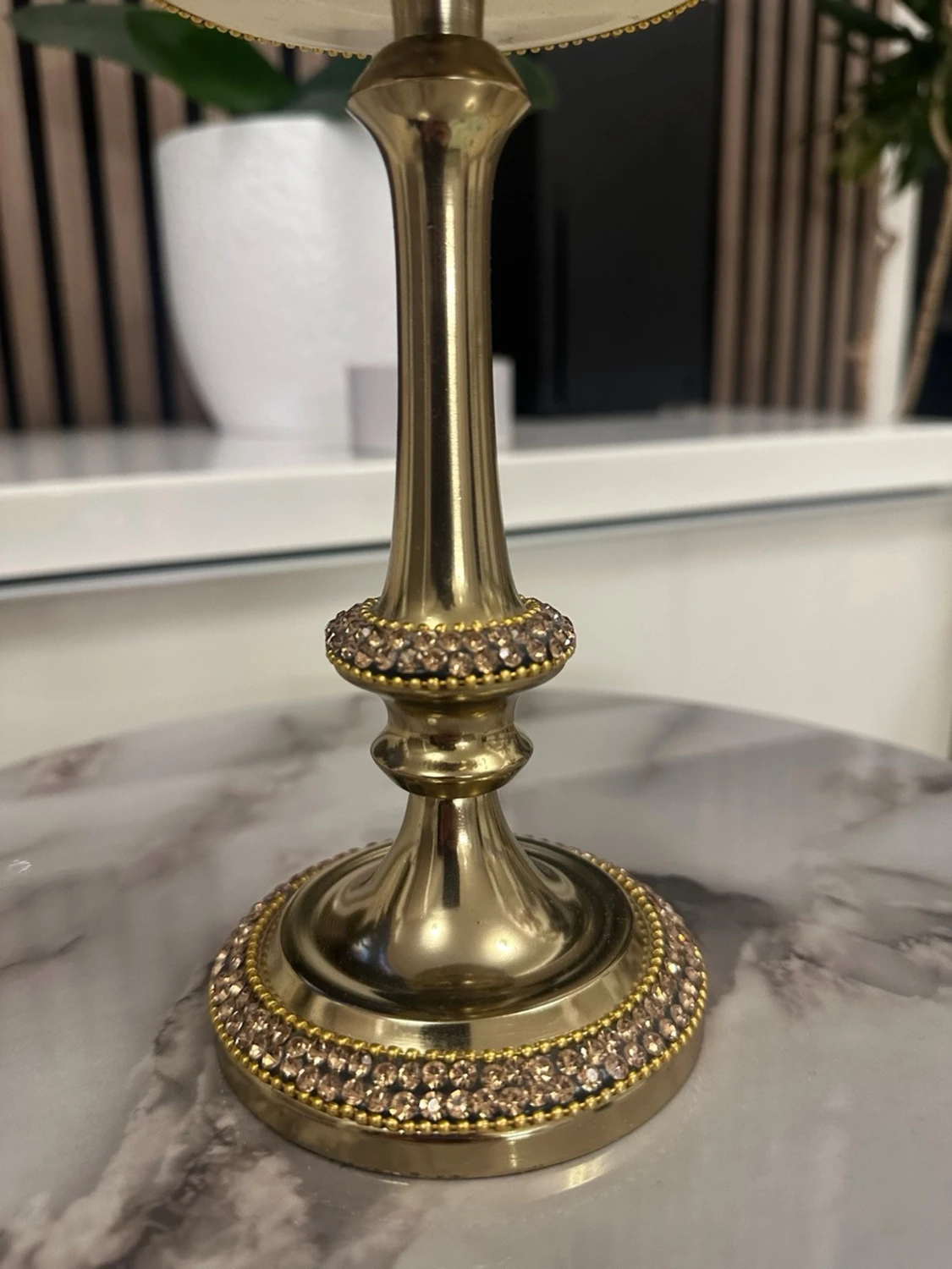 Guldig väst med paljettdetaljer - 1