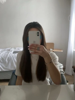 Vit stickad t-shirt  - Jätteskön och söt. Passar xs/s.