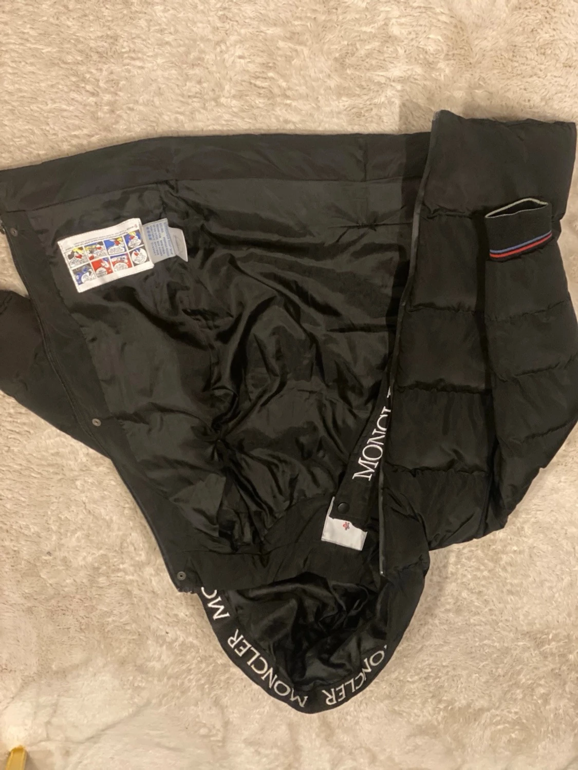 Svart Moncler pufferjacka med huva - 2