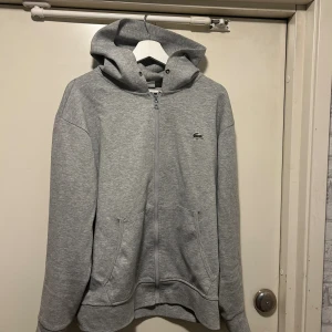 Lacoste hoodie - Lacoste hoodie, sitter skönt