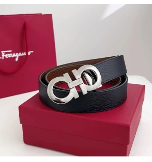 Ferragamo bälte - Svart/Silver - Snyggt ferragamo bälte som har 2 sidor en med mönster och en utan mönster. Pris kan diskuteras med snabb affär, grstis frakt. Box medföljer inte! Det kommer helt inplastad. 