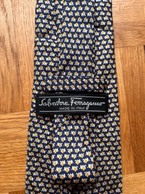 Ferragamo slips - Snygg slips från Salvatore Ferragamo. Riktigt fint mönster