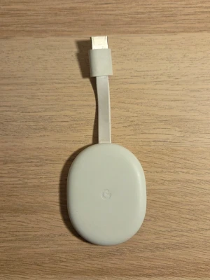 Google Chromecast 4K  - Google Chromecast 4K, HDMI-anslutning. Tyvärr tappat bort huvuddosan men den fungerar ändån. 