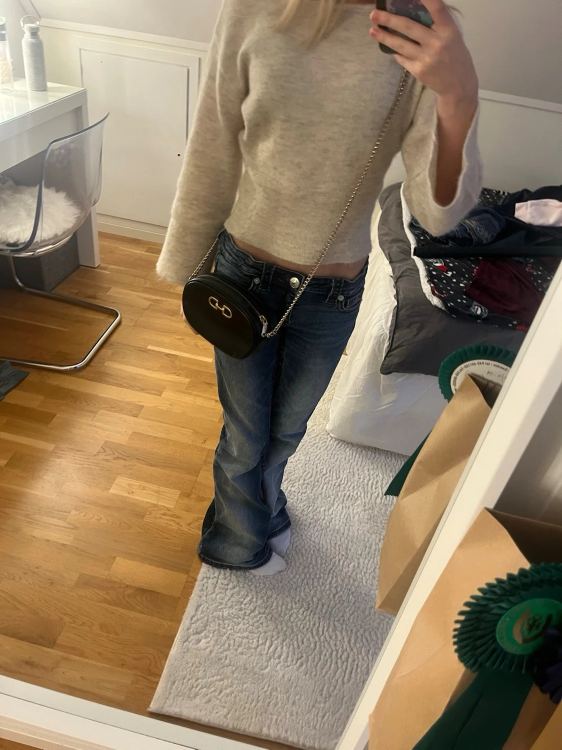 💕Svart axelväska med guldiga detaljer från H&M💕 - 1