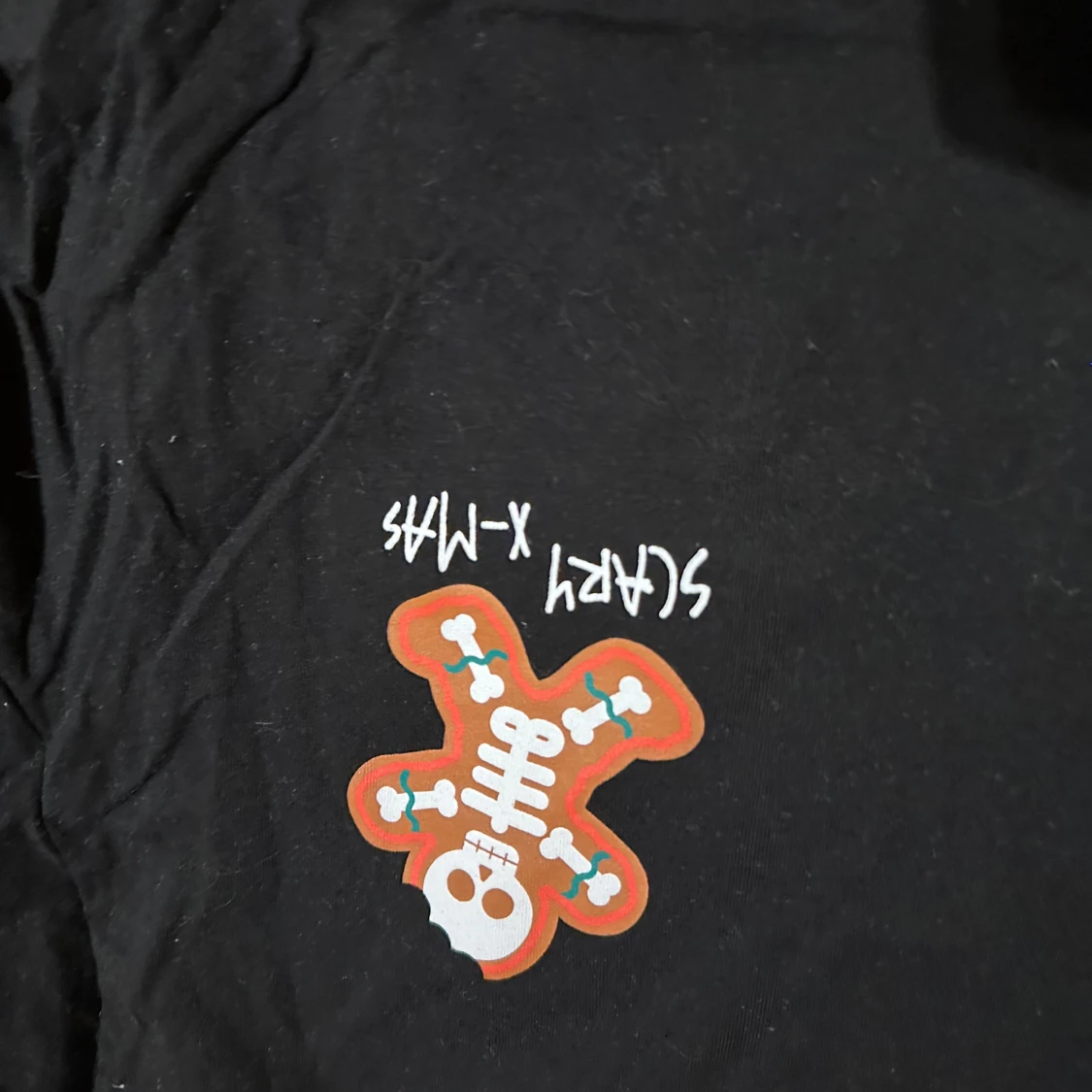 Svart t-shirt med Scary X-Mas tryck