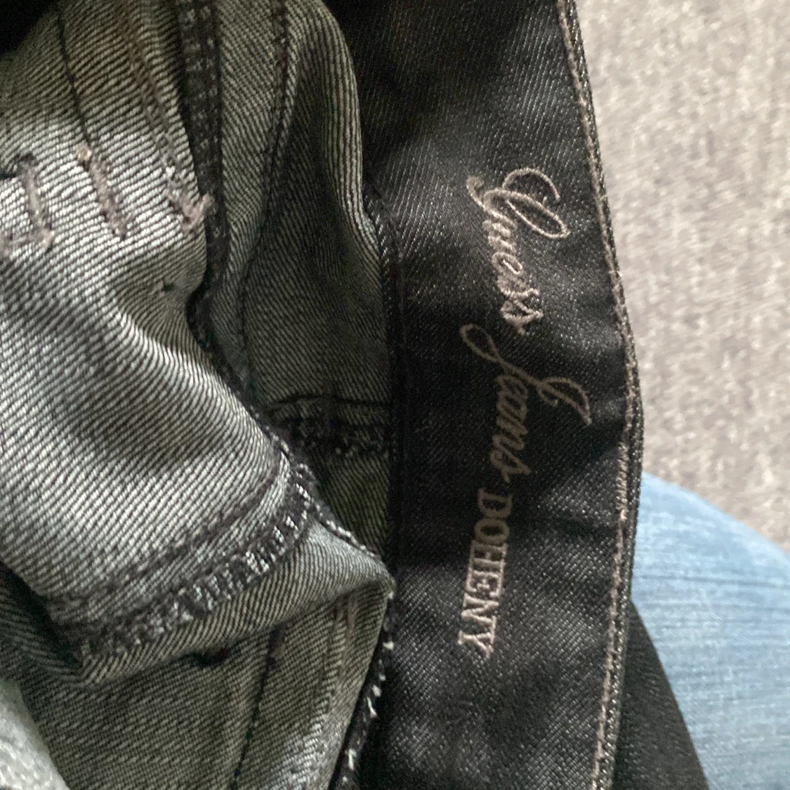 Supersnygga low waist Lågmidjade jeans svart/mörkgrå st26 - 4