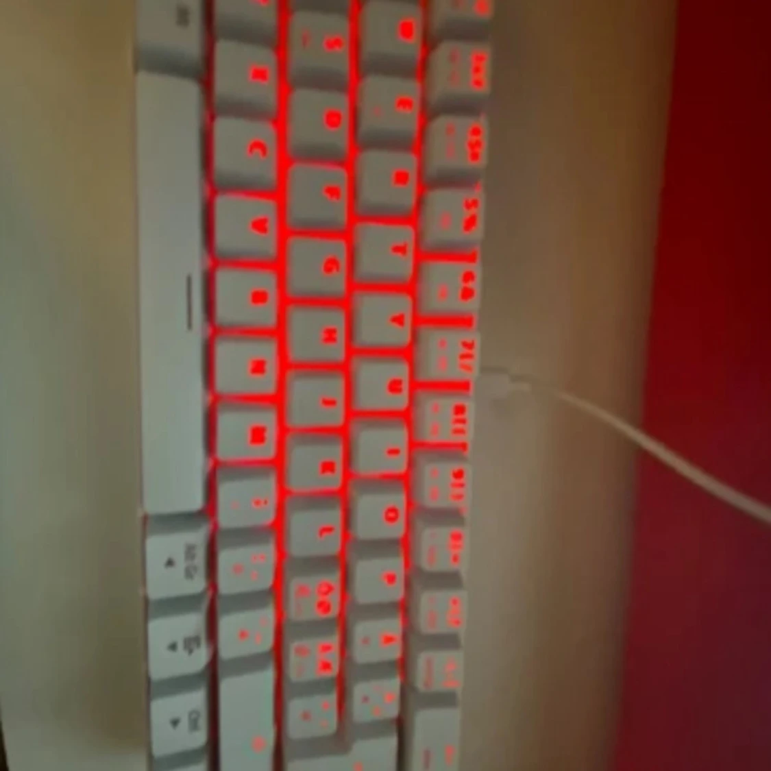 Snygg 60% keyboard,  spelar inte med keyboard längre, pris kan ändras - 1