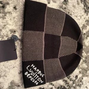 Onesize mössa - Mössan är storlek onesize, väldigt fint skick, tags osv kommer med. Mvh