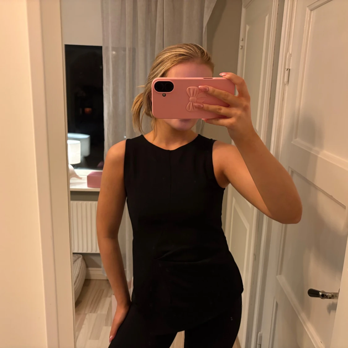 Svart ärmlös topp från Bik Bok