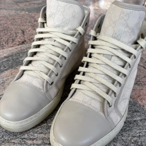 Gucci skor - Ovanliga high top Gucci sneakers I mycket fint skick.