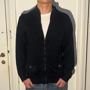 Cardigan massimo dutti - Cardigan från massimo dutti i storlek Medium. Mycket bra skick