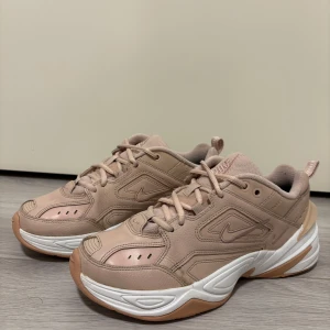 Nike sneakers - NIKE M2K TEKNO Malli: AO3108-202 Koko: 40,5 Ovh: 120e  Kengät juuri pesty.  Postitus/nouto