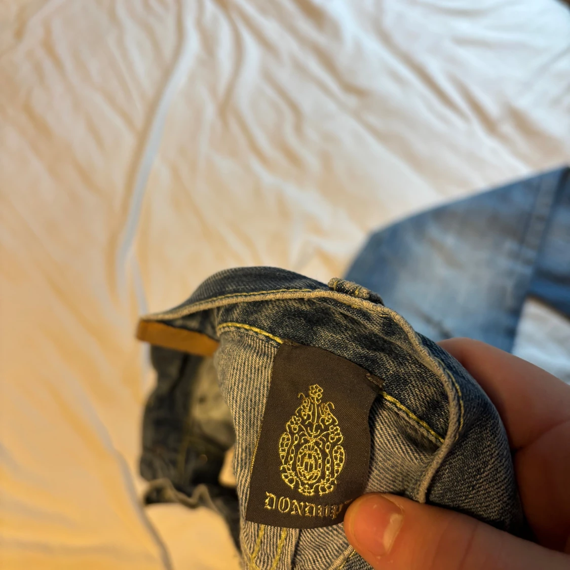 Blå slitna jeans från Dondup - 3