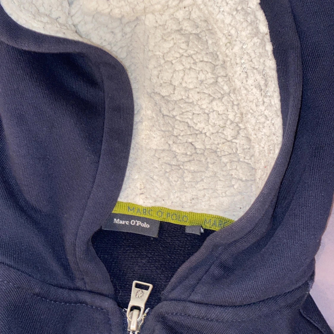 Mörkblå hoodie från Marc O'Polo - 2