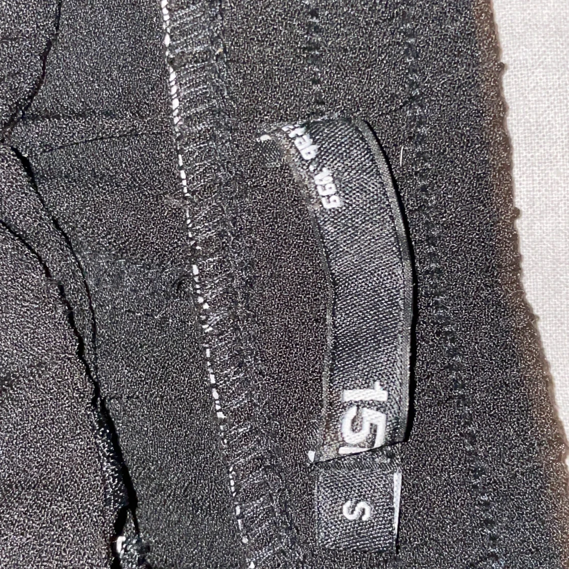 Svarta byxor med knyt i midjan från 157 - 1