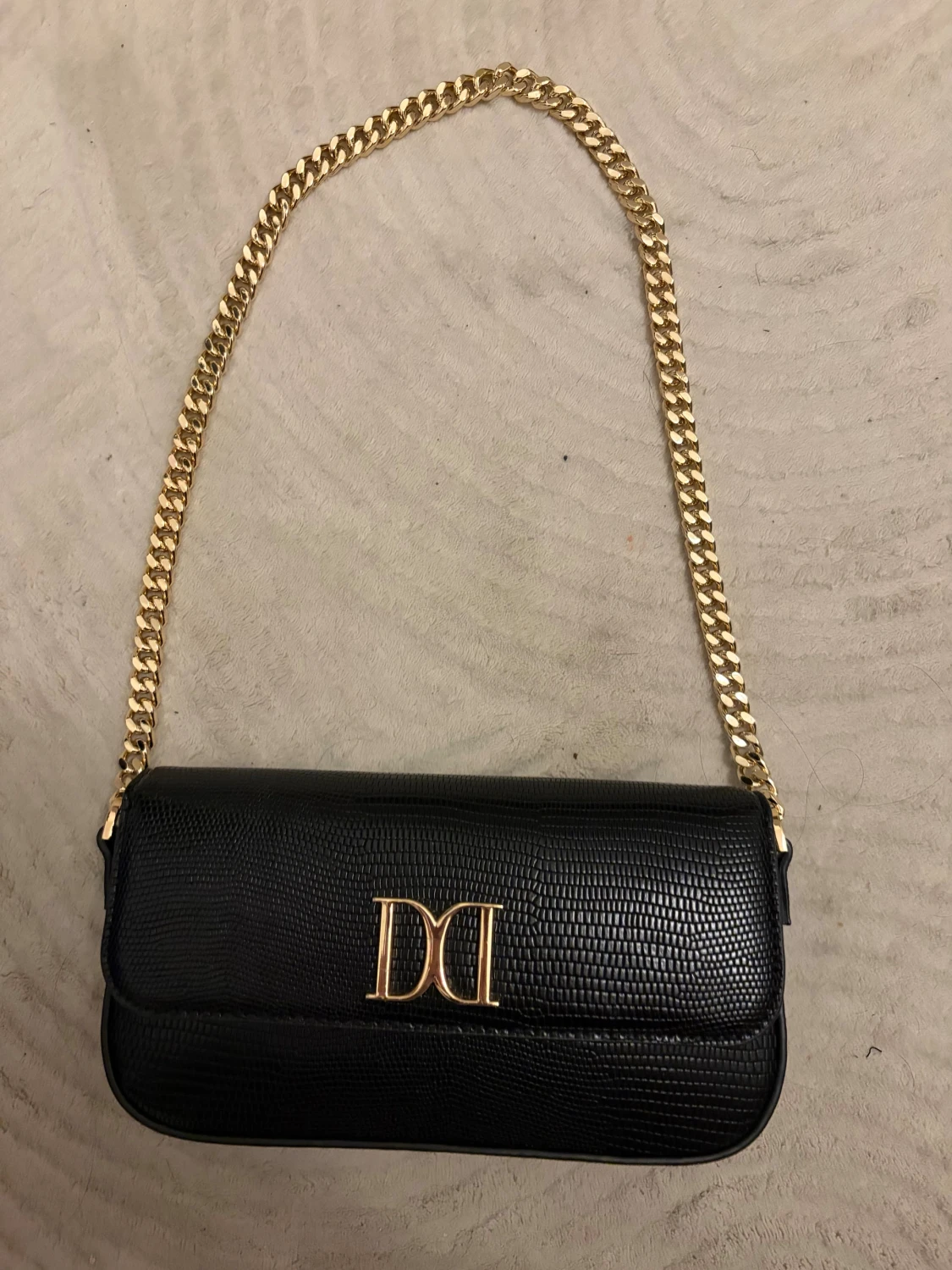 Svart axelväska från Don Donna