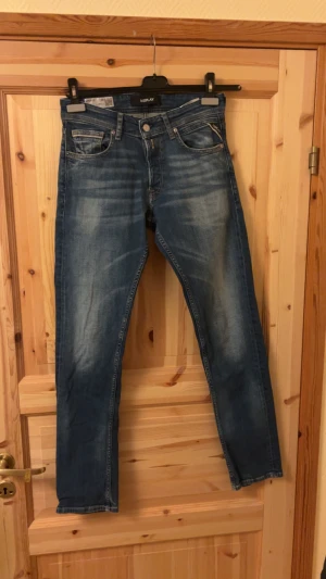 Replay jeans  - Ett par väldigt snygga Replay jeans har använt några gånger. Men inga defekter!!!