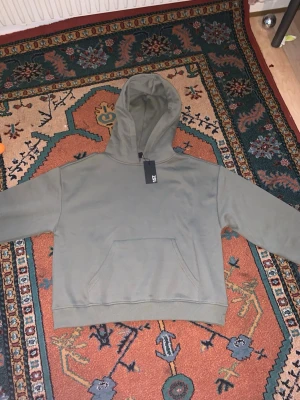  Hoodie storlek XS -  Hoodie storlek XS den är helt ny  Den är över size