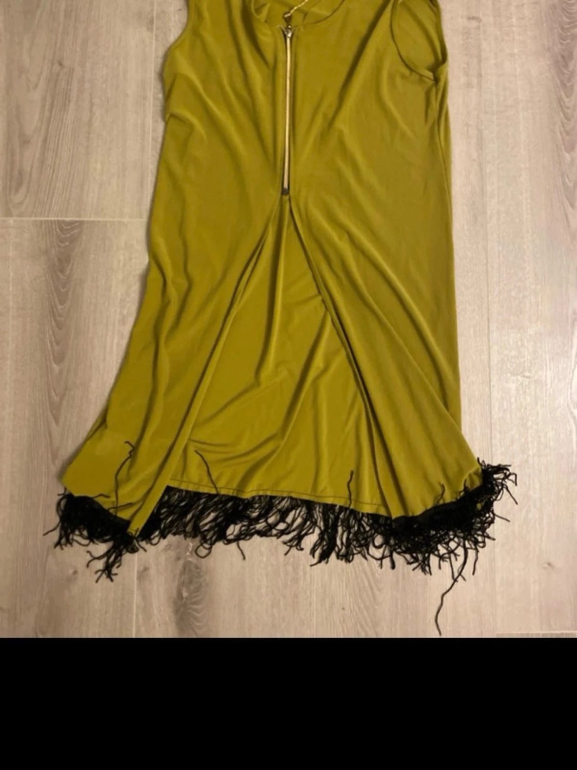 Grön klänning med fransar från Star Park