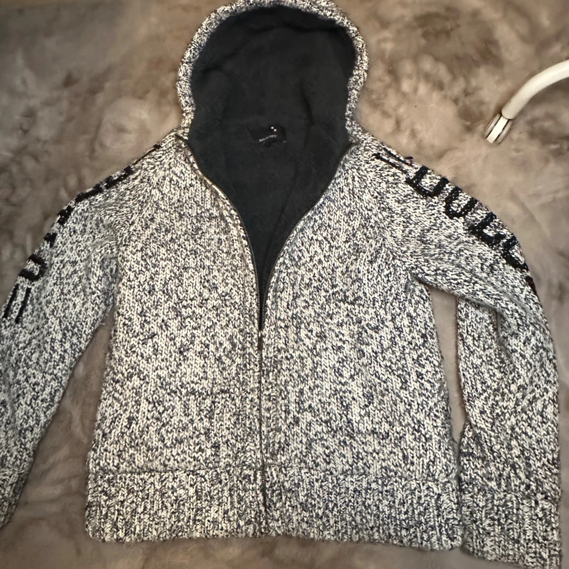 Stickad cardigan fodring