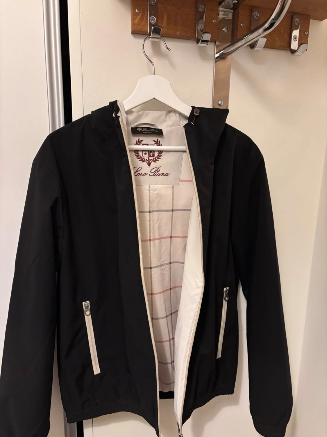 Svart vindjacka från Loro Piana