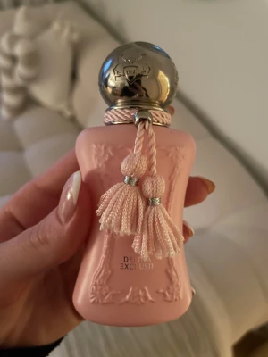 Delina exclusif 30ml - Ca 60-70% kvar. 30 ml. Inköpt förra året