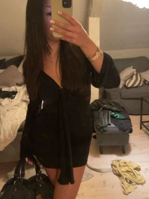 Klänning  - Skit snygg nyårsklänning, använd en gång, som ny från nakd i storlek S