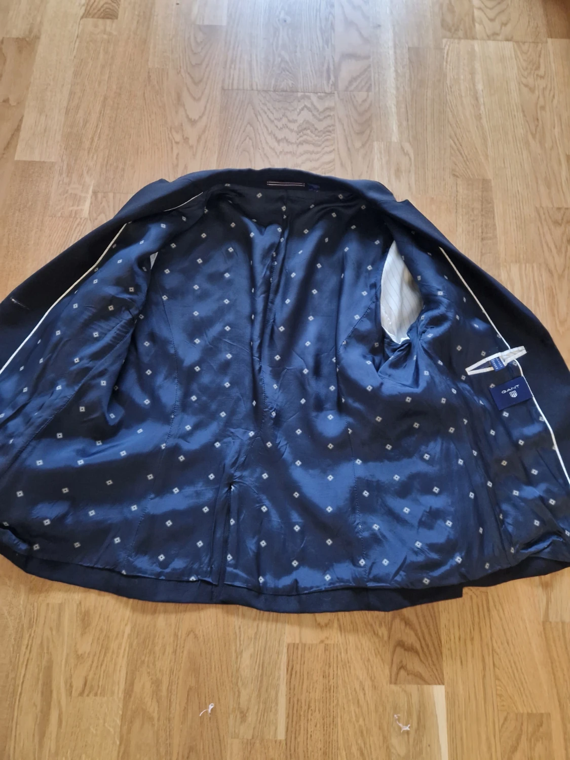 Mörkblå kavaj från GANT, strl 42 - 2