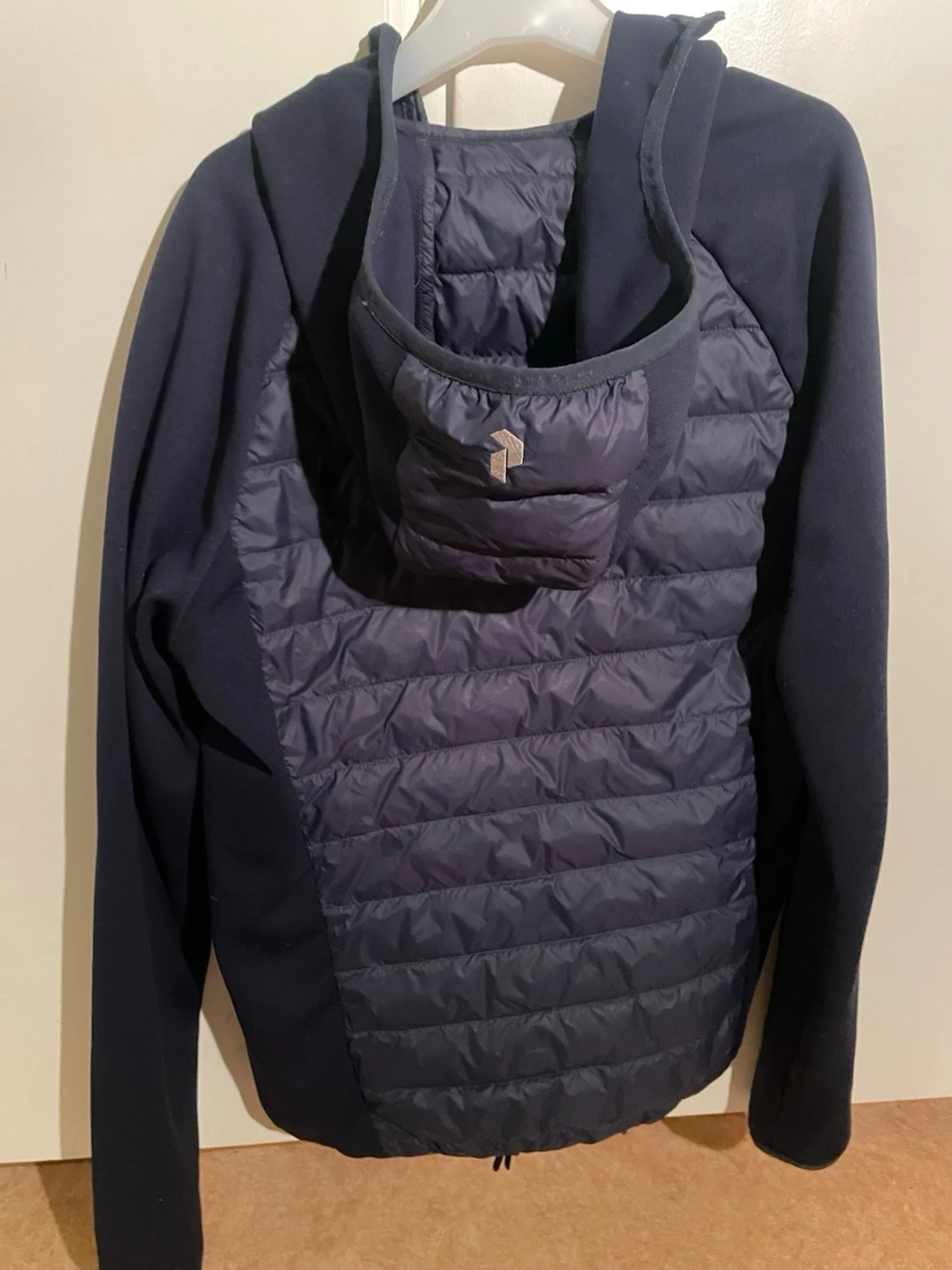 Mörkblå quiltad jacka Peak Performance - 1