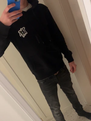 Snygg svart dlor hoodie - Fet hoodie unik backprint pris kan diskuteras vid snabb affär och kan lösa gratis frakt.