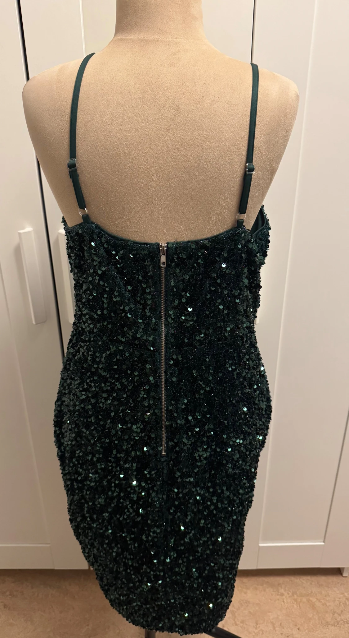 Mörkgrön glittrig klänning från SHEIN - 1