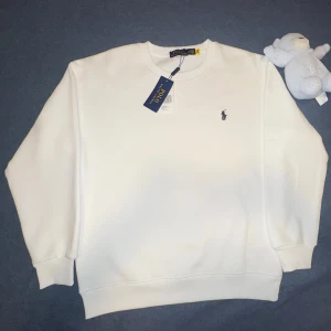 Ralph Lauren sweatshirt(unisex) - Tröjan är i nyskick med bra kvalitet. Snabb leverans, skickas direkt efter beställning. Pris kan diskuteras!