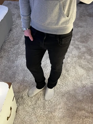 Replay anbass jeans - Replay Jeans | skick 9/10 | Storlek 32/32 | Pris - 499kr | Modellen är ca 179cm lång | Hör av dig vid minsta fråga eller fundering!!