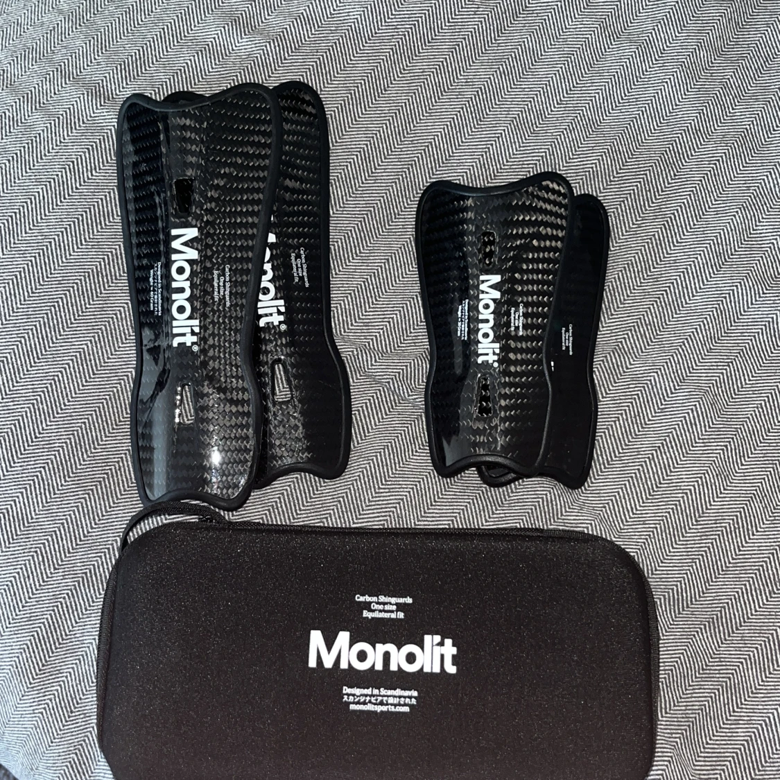 Monolit benskydd i kolfiber