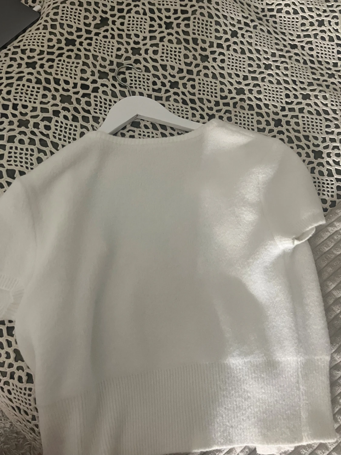 Söt vit kofta med knappar - 2