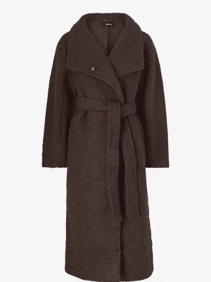 Soft boucle jacket Gina - Soft boucle kappa från Gina i färgen brun och storlek S, ny och nästan helt oanvänd väldigt trendig och fin.  Jag köpte den för 800 kr och säljer den nu för 600 kr inget mer eller mindre.