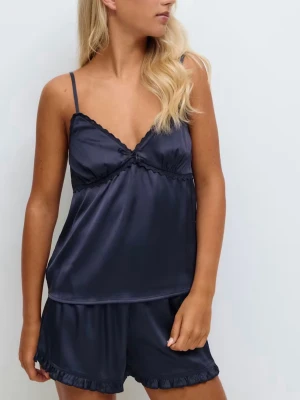 Mörkblå pjamas med spetsdetaljer - Helt oanvänd pjamas från Ginatricot med prislapp kvar! Fråga nära om du vill ha fler bilder💗