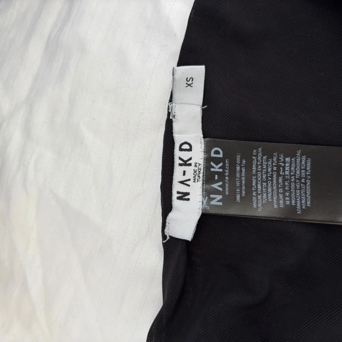 Svart croppad linnetopp från NA-KD - 2