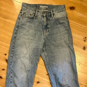 Junkyard ljusblå boyfriend jeans - Ljusblå boyfriend jeans från Junkyard o modellen manfriend. Storlek XS / waist 24